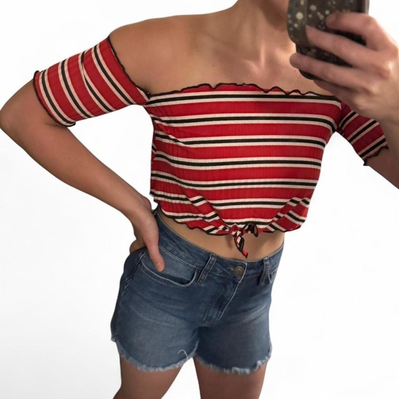 Nasty Gal Tops - Nasty Gal Red and‎ White Tie Front Crop Top